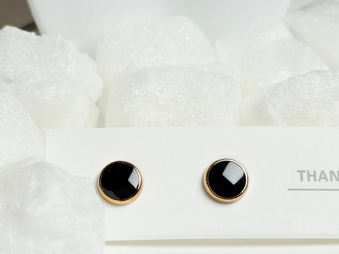 Black and golden round enamel stud earrings G7