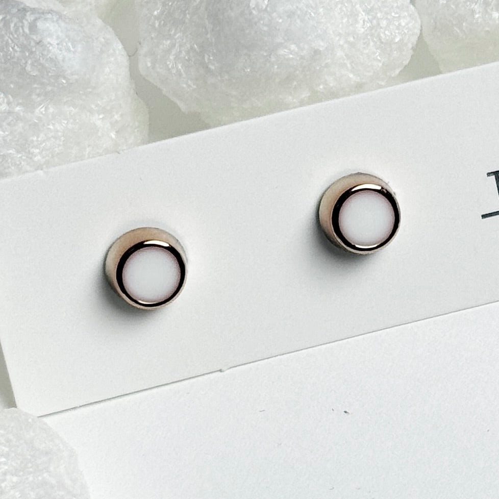Gold Circle Outline Stud Earrings E