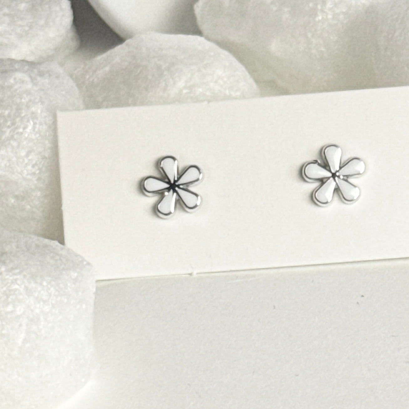 Silver Flower Outline Stud Earrings B