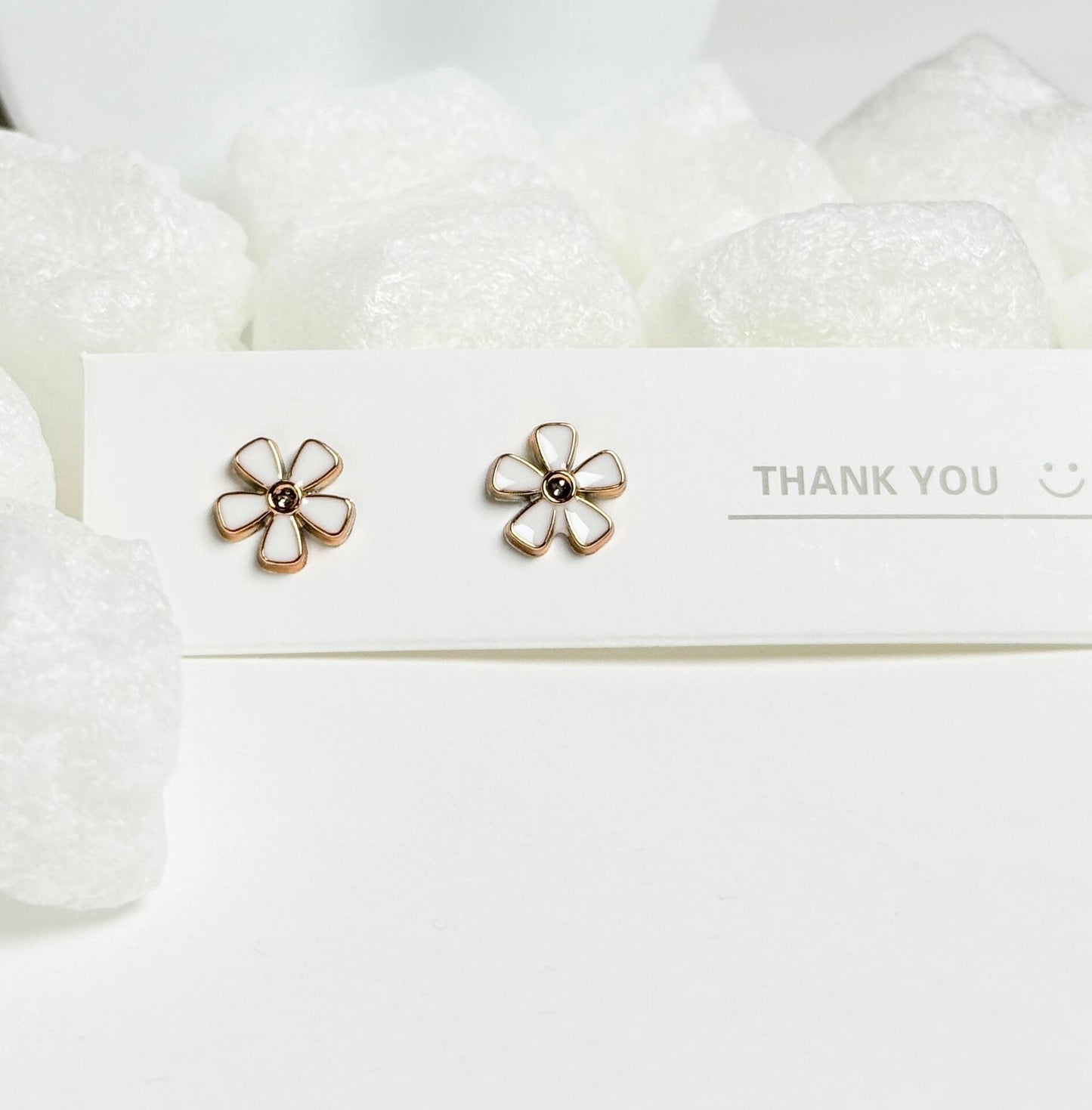 White and golden flower enamel simple stud earrings G6
