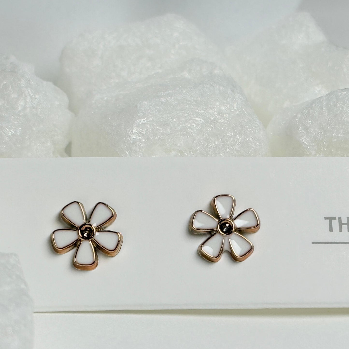 White and golden flower enamel simple stud earrings G6