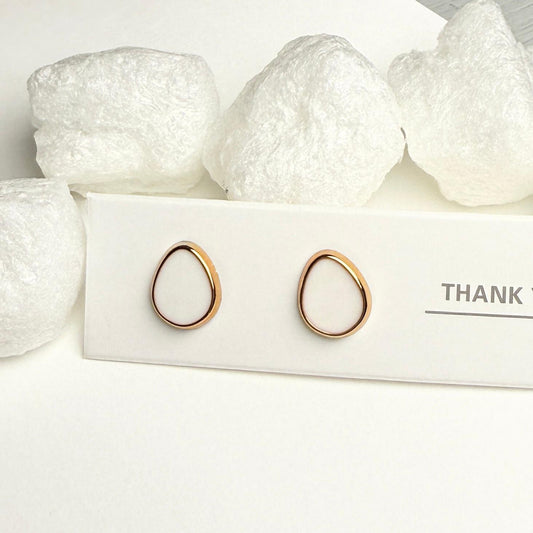 Oval shape white and golden enamel simple stud earrings G4