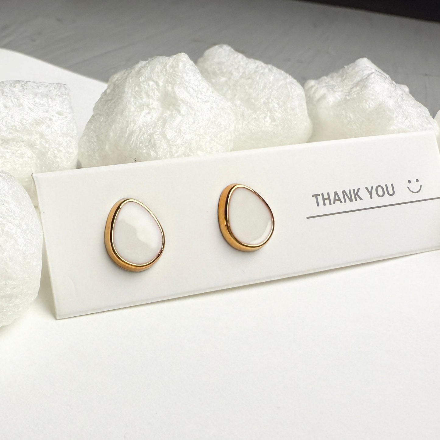 Oval shape white and golden enamel simple stud earrings G4
