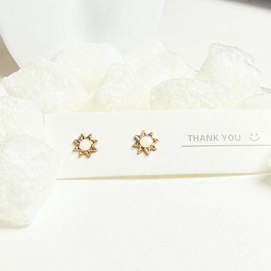 Celestial Minimalism Meets Golden Elegance stud earrings G